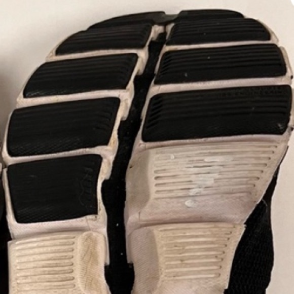 On Running On Cloud Sneakers - Classic Black and White Size 7.5 - Picture 13 of 13